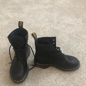 Dr Martens size 7 Like new. Hardly worn.